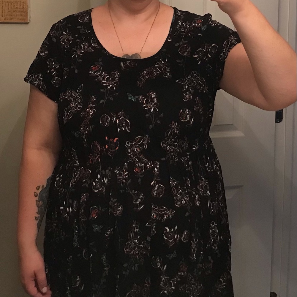 Like new Torrid black floral print dress size 3